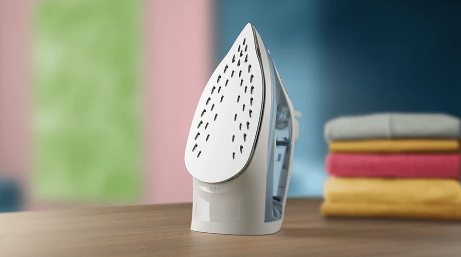 Philips 2000 Series DST2010/20 | Steam Iron | 2000W | Lightweight | Kills 99.9% Bacteria