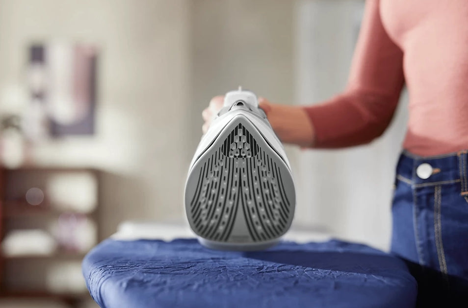 Philips 5000 Series DST5010/16 | Steam Iron | 2400W | SteamGlide Plus | 160g Boost