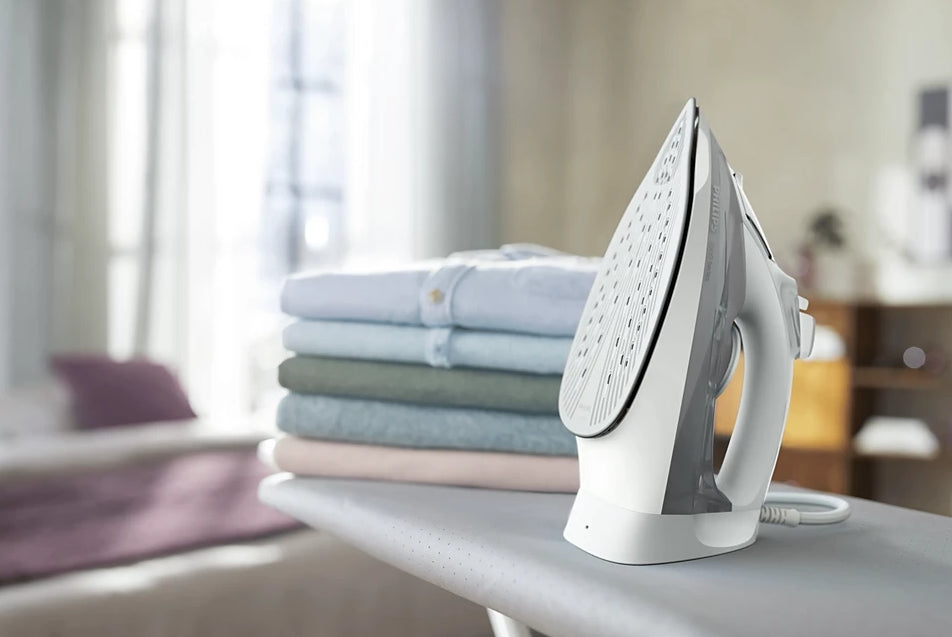 Philips 5000 Series DST5010/16 | Steam Iron | 2400W | SteamGlide Plus | 160g Boost